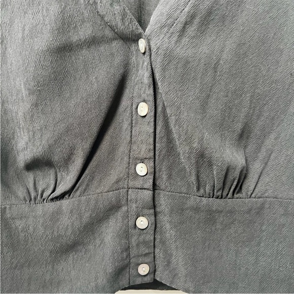 Madewell V-Neck Button-Front Shirt in Black - Picture 7 of 11